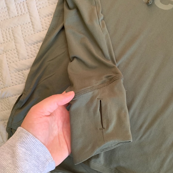 Reebok Sweatshirt - Picture 4 of 5